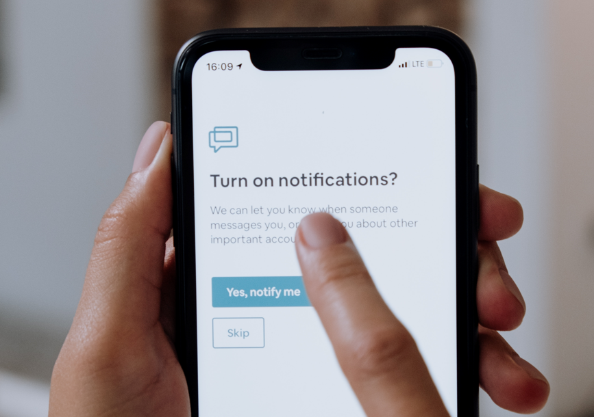 Person accepting to receive notifications to phone Person accepting to receive notifications to phone